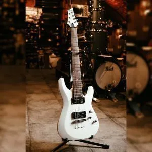 Schecter Omen-7 Электрогитара (б/у).