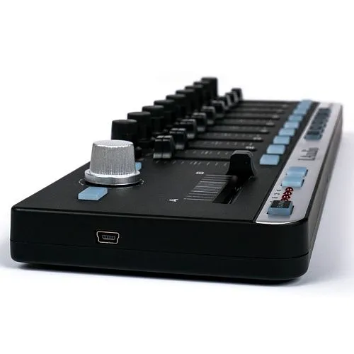 LAudio EasyControl MIDI-контроллер.