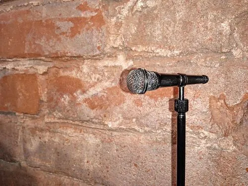 Статуэтка Модель микрофона на стойке с кейсом.