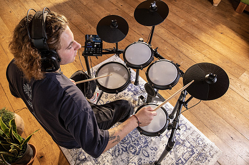 Alesis Nitro Max Kit Электроная ударная установка.